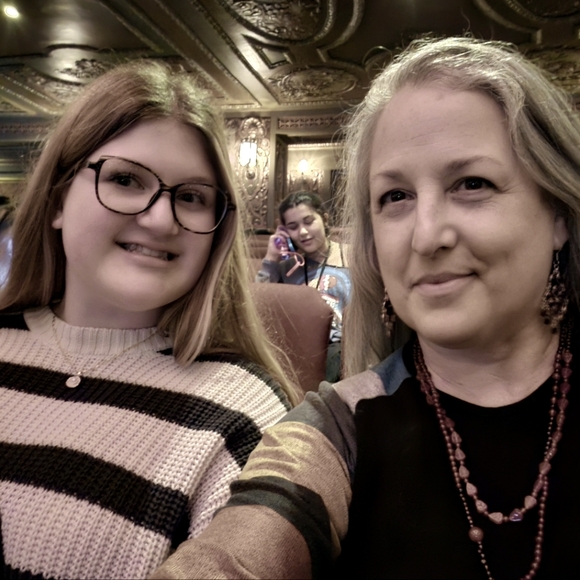 Meet your Posher, Andrea - Picture 2 of 4